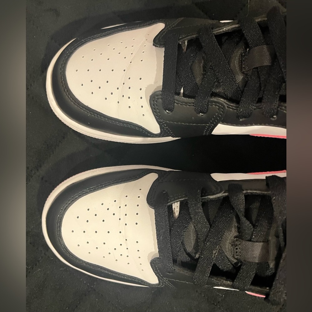 ⚠️SOLD⚠️Air Jordan 1 Mid Leather Shoes White / Arctic Pink / Black  Size 8 - Picture 3 of 14